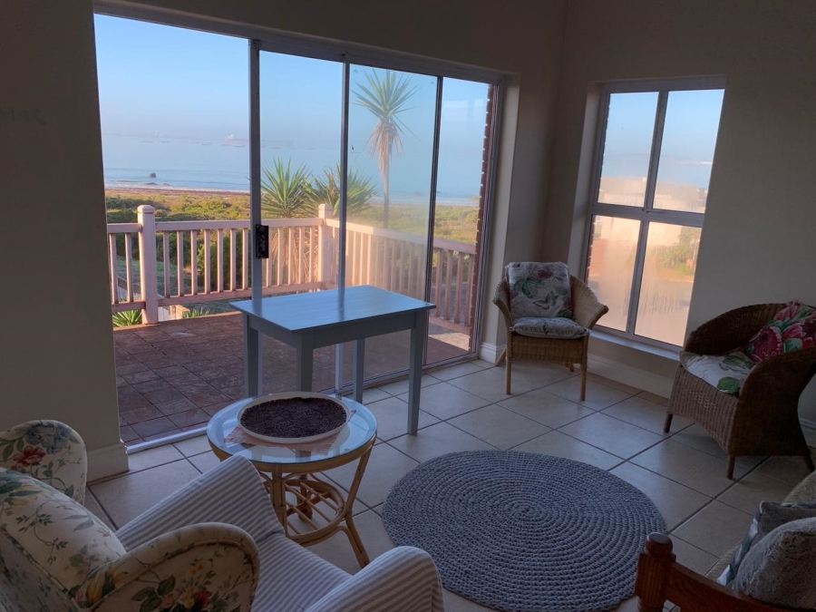 To Let 5 Bedroom Property for Rent in Bluewater Bay Western Cape